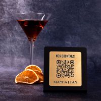 Présentoir incliné givré couleur carré - Support QR Code en plexiglass pour restaurant