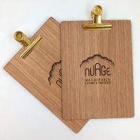 Planche et porte-menu en bois pour les restaurants, hôtels, et cafés