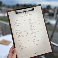 Planche et porte-menu en bois pour les restaurants, hôtels, et cafés