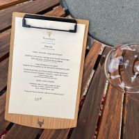 Planche et porte-menu en bois pour les restaurants, hôtels, et cafés