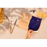 Porte-menu en chêne pour restaurant avec anneaux au centre pour feuilles A5