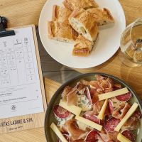 Planche et porte-menu en bois pour les restaurants, hôtels, et cafés