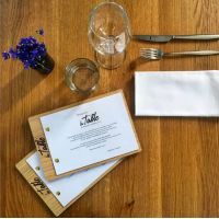 Porte-menu en bois de chêne avec fixation vis aspect laiton