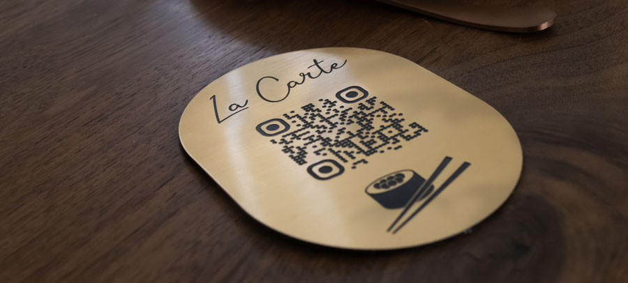 QR Code autocollant en sticker grav&eacute; au laser