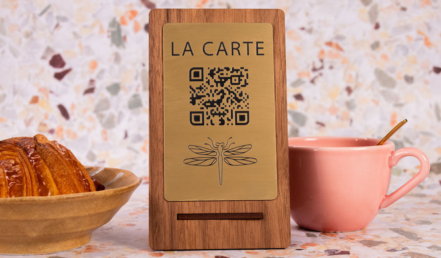 Pr&eacute;sentoir QR Code en bois et base en plexiglas